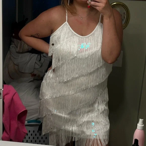 BNWOT - White Sequin Fringe Dress - Size 12/14 - Picture 5 of 5